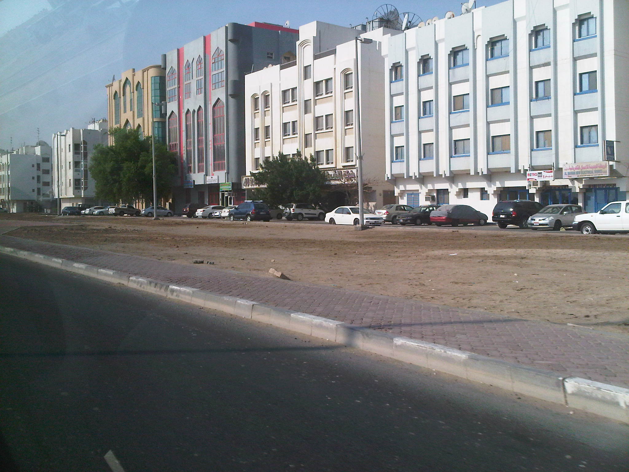 A street on the outskirts of Abu Dhabi